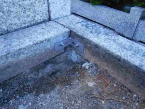 外回りにも耐震用金具を設置