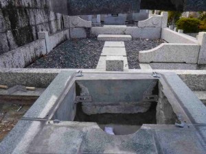 コーナーに耐震用金具を設置