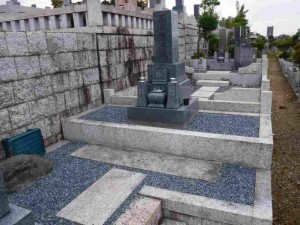 玉砂利を撒きます