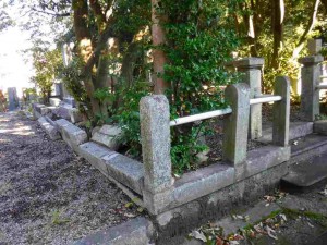 樹木の根により外角が破壊