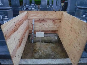 墓地内のコンクリートガラや廃棄物はすべて取り除きます