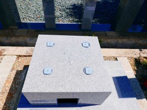 中台　耐震パッド　揺れを逃がします