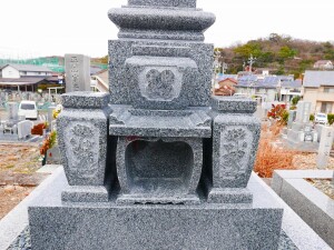 家紋・蓮の花の彫刻