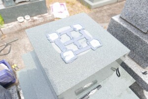 相場には免震ゲル『泰震』と耐震用ボンド