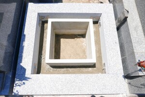 外画・巻石、納骨マスの設置